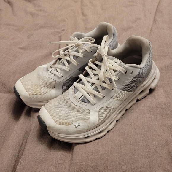 On CloudRunner Wide color White/Frost Women 7.5 - Picture 2 of 6